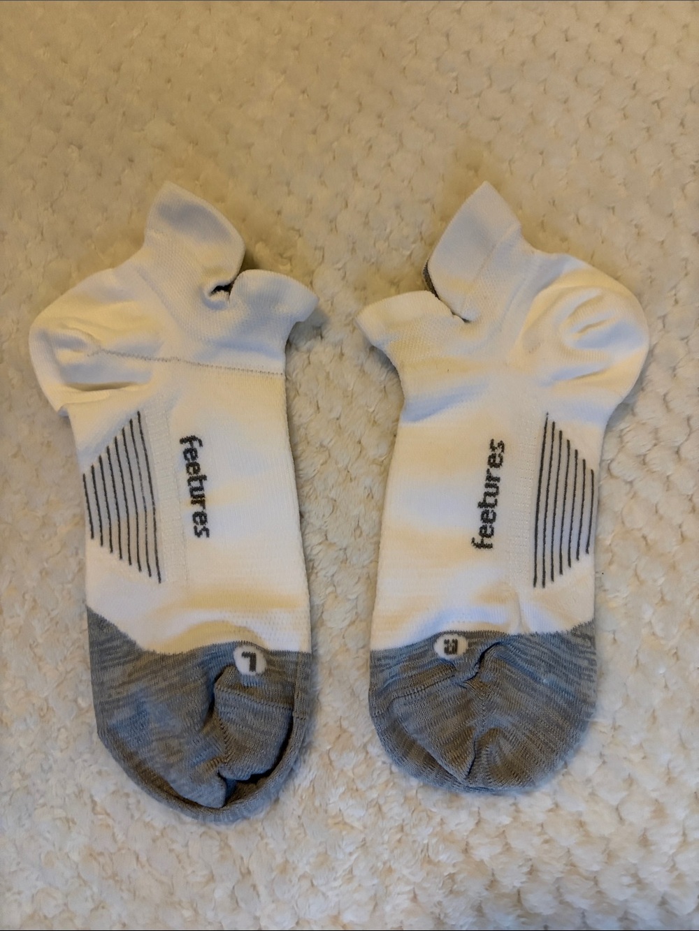 NWOT Feetures Women’s Ultra Light Tab/Ankle Socks, 1 Pair Medium